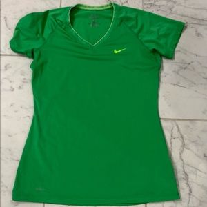 Women’s Green Nike Dri-fit Shirt szM